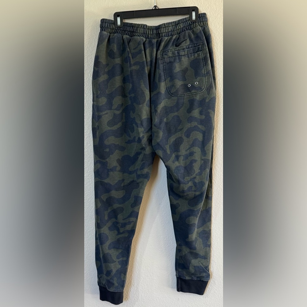 Nike Sportswear Club Men's Camo Fleece Joggers Sz L - Picture 3 of 7